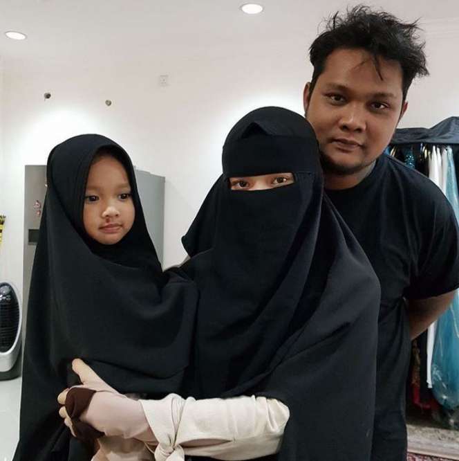 6 Seleb yang Putuskan Bercadar