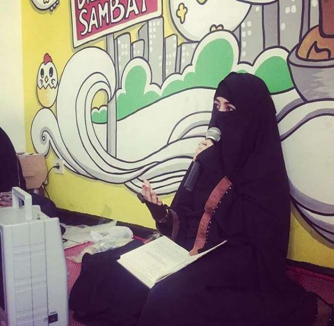 6 Seleb yang Putuskan Bercadar