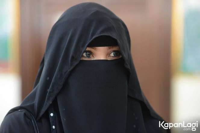 6 Seleb yang Putuskan Bercadar