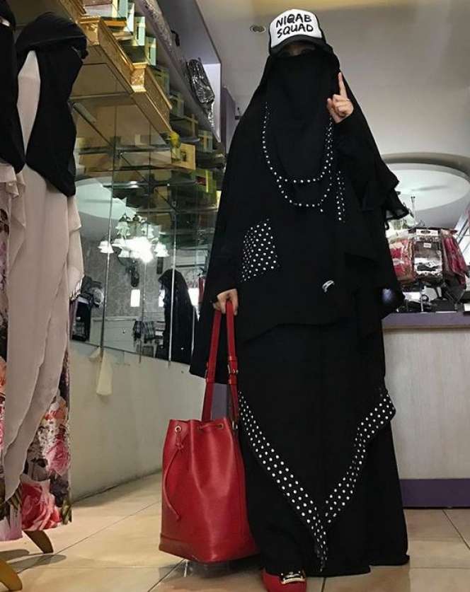 6 Seleb yang Putuskan Bercadar