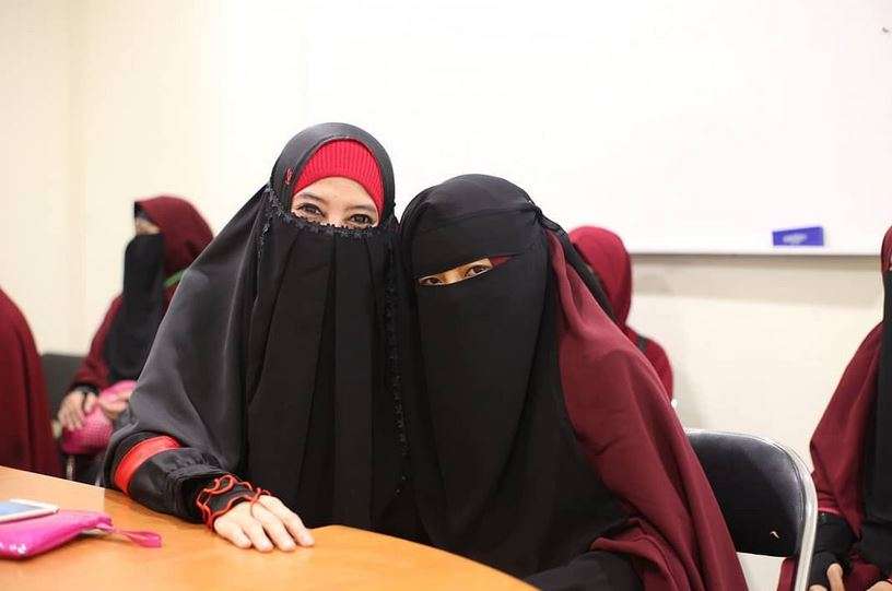 6 Seleb yang Putuskan Bercadar