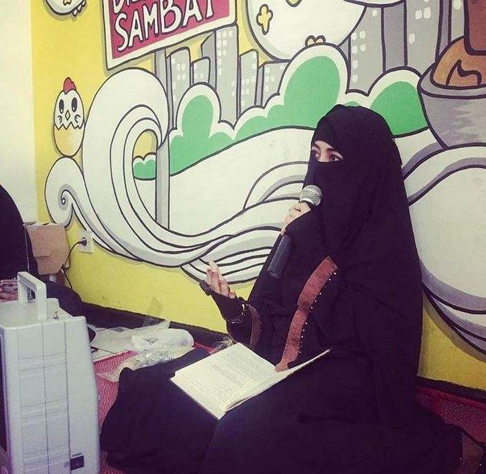 6 Seleb yang Putuskan Bercadar