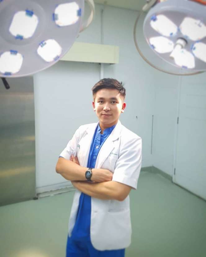 Pesona Ervan, Dokter Ganteng yang Makan Bareng Ayu Ting Ting