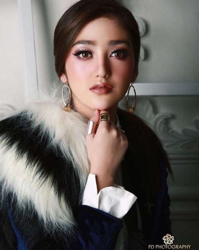 Meski Sedang Naik Daun, 5 Artis Lebih Pilih Pendidikan