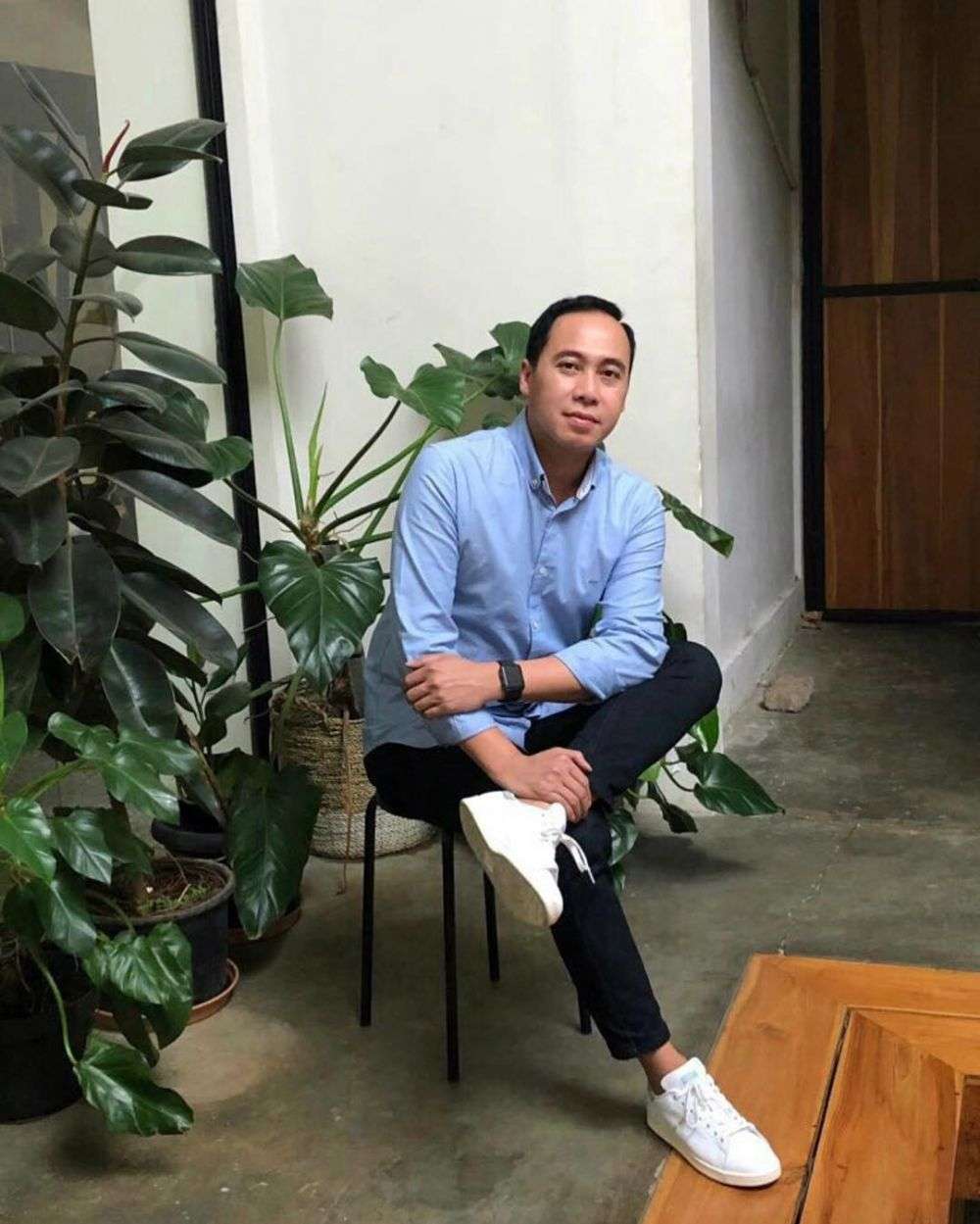Sosok Pria yang Mesra Bareng Sophia Latjuba