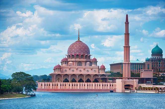 Unik, 3 Masjid Ini Berwarna Pink dan Paling Megah di Dunia