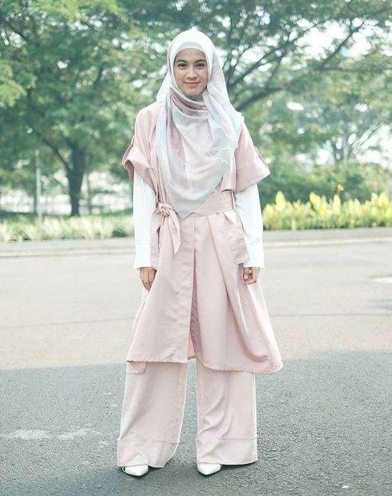 Gaya Busana 5 Artis Ini Jadi 'Kiblat' Fashion Hijab Netizen