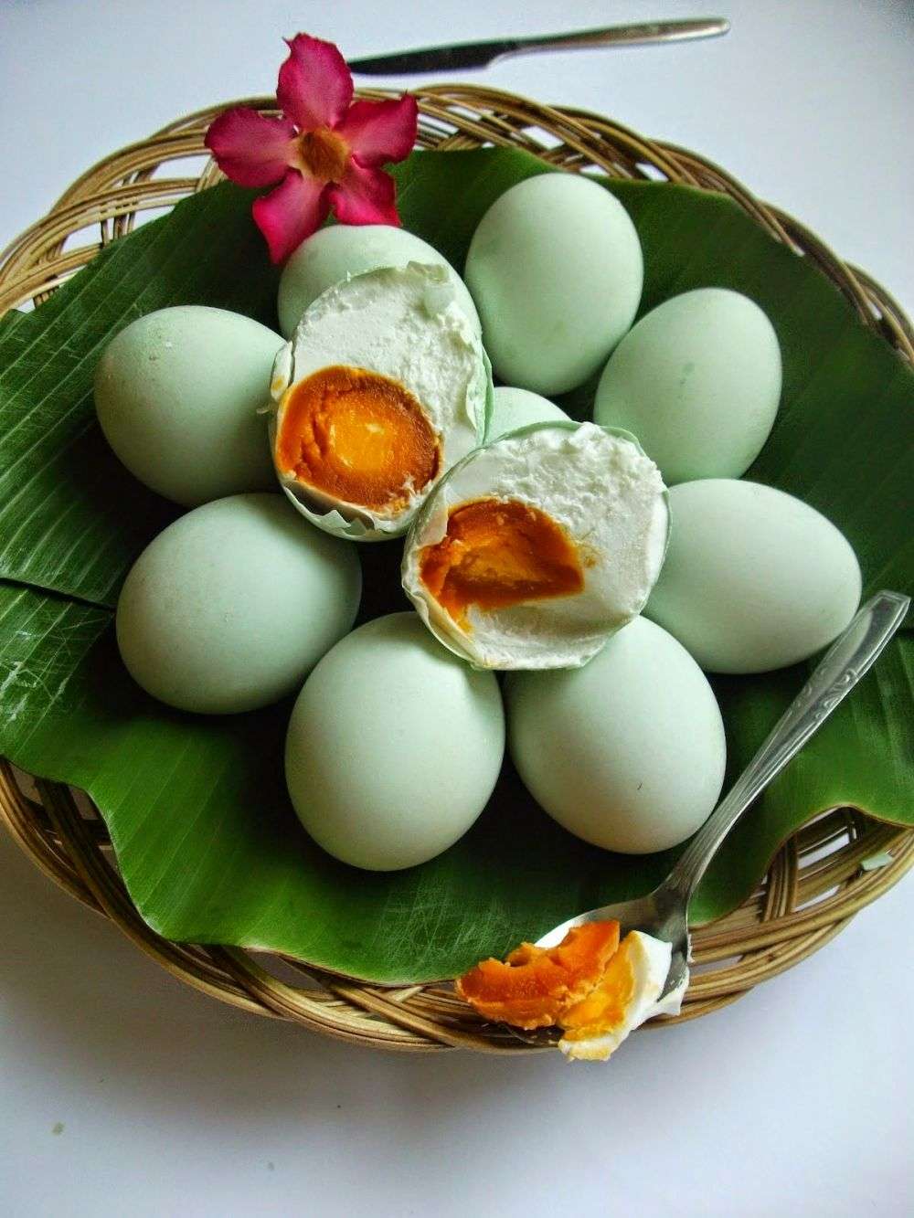Tak Mau Kehausan, Hindari 5 Makanan Ini Saat Sahur