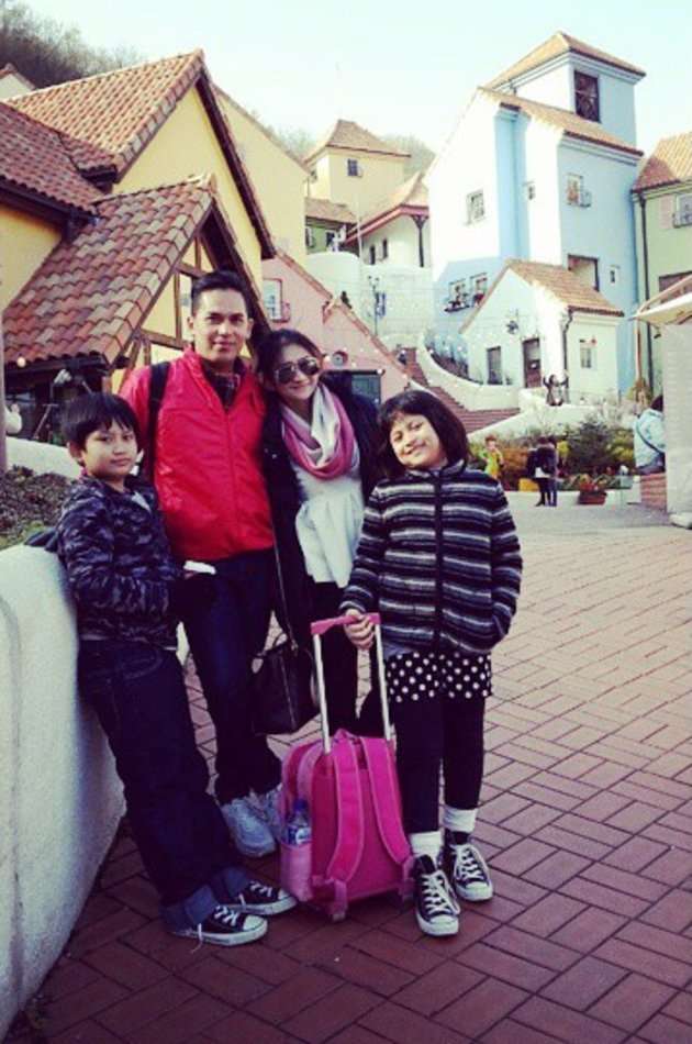 Ingat Si Culun Hendra 'OB'? Ternyata Punya Istri yang Cantik