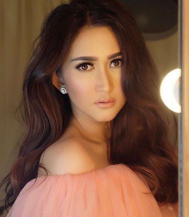 Cantik Alami, Penampilan Nafa Urbach Tanpa Make Up