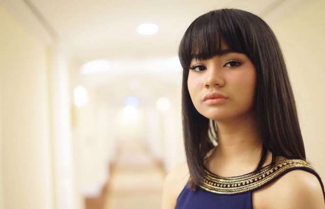 Davina, Putri Mona Ratuliu yang Modis dan Cantik