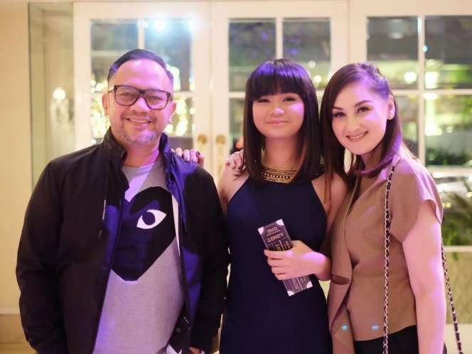 Davina, Putri Mona Ratuliu yang Modis dan Cantik