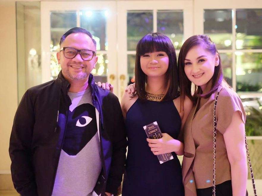Davina, Putri Mona Ratuliu yang Modis dan Cantik
