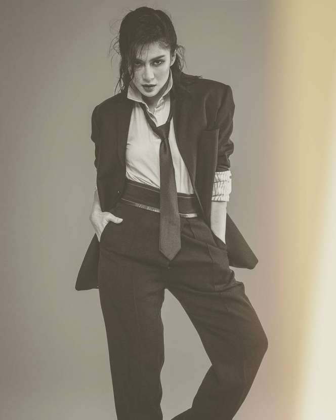 Bergaya Tomboy, Penampilan Dian Sastro Disorot