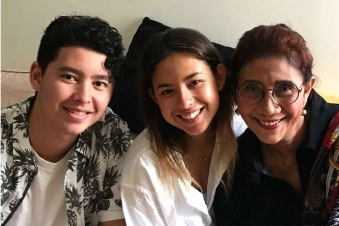 Momen Kehangatan Menteri Susi dan Anak-anaknya