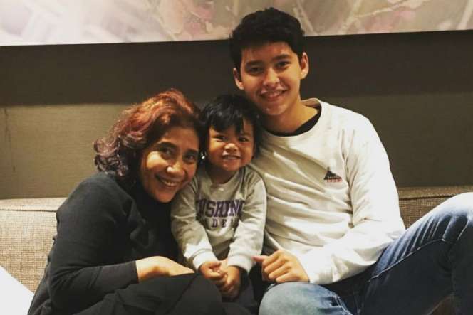 Momen Kehangatan Menteri Susi dan Anak-anaknya