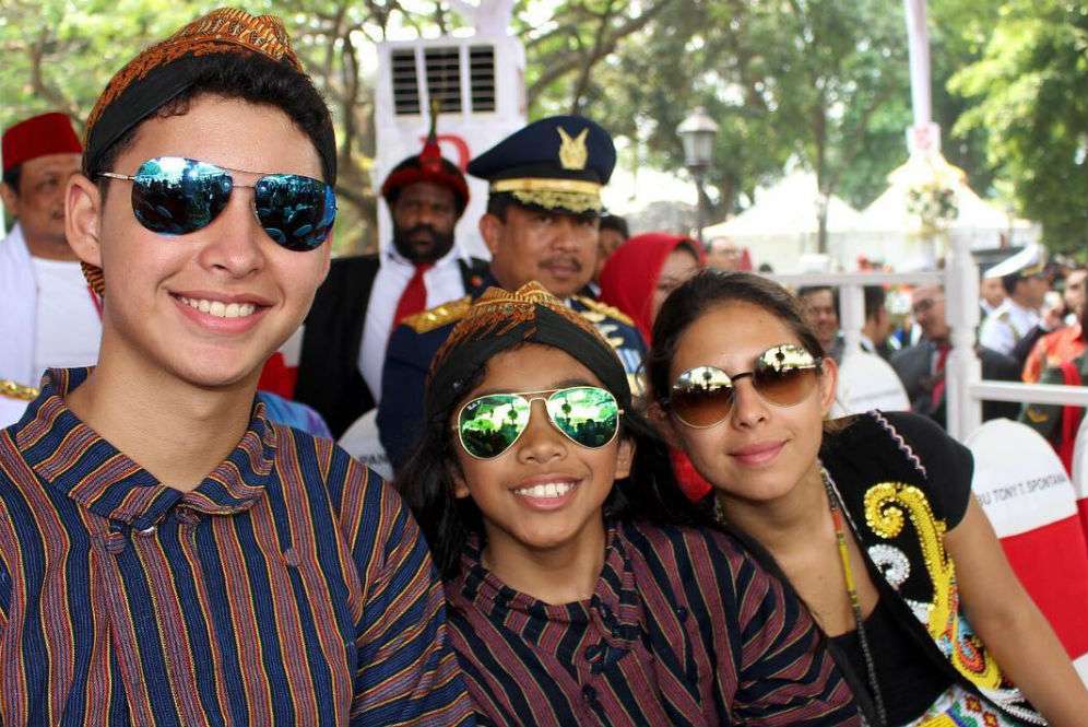 Momen Kehangatan Menteri Susi dan Anak-anaknya