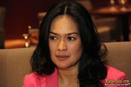 Bukan Artis, 5 Seleb Ini Mantab Menikah dengan Anak Pejabat