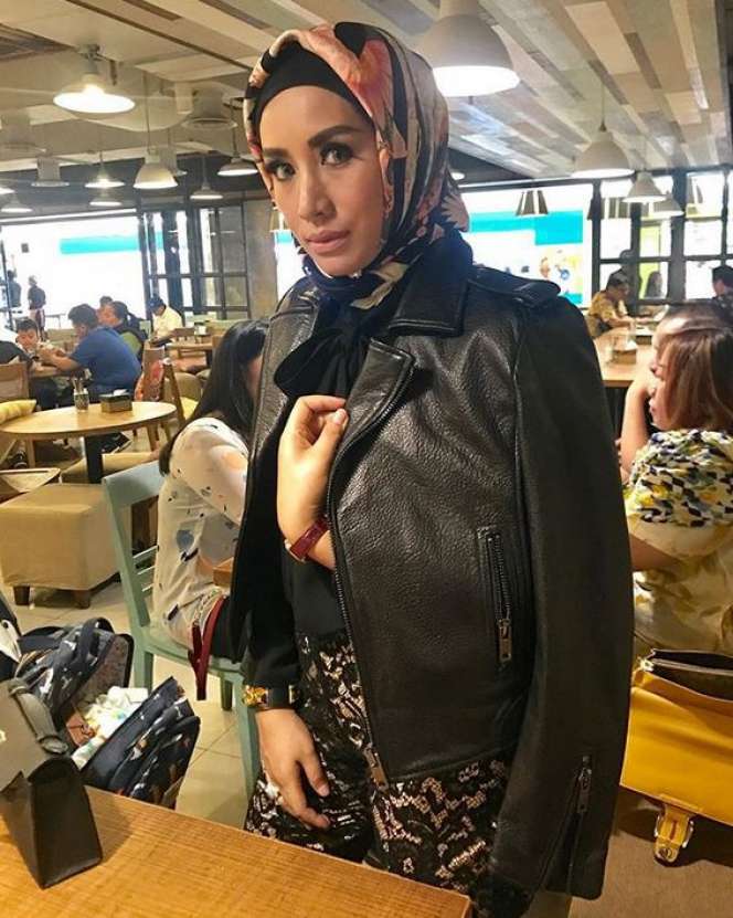 5 Seleb Cantik Ini Mengaku Rela Dipoligami, Syaratnya...