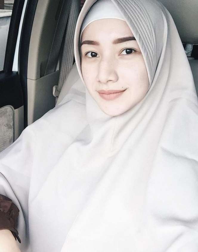 5 Seleb Cantik Ini Mengaku Rela Dipoligami, Syaratnya...