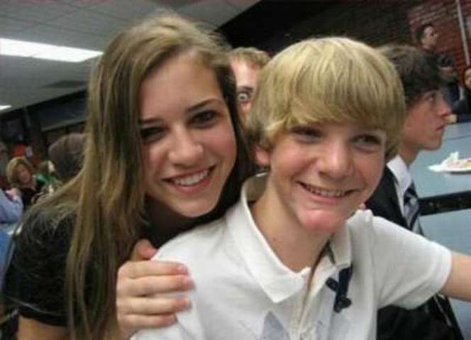 Ini Jadinya Jika Latar Foto Lebih Menarik dari Objeknya