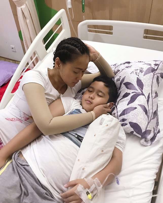 Marcella Zalianty Tak Sendiri, 5 Seleb Ini Berjuang Demi Anak