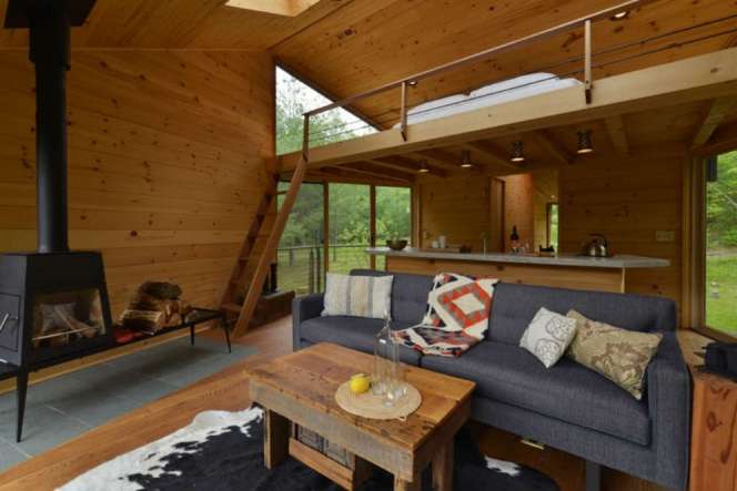 Ada Rumah Pohon di Tengah Hutan Berdesain Modern