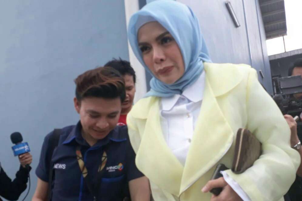 Gaya Hijab Nikita Mirzani Usai Mantap Berhijrah