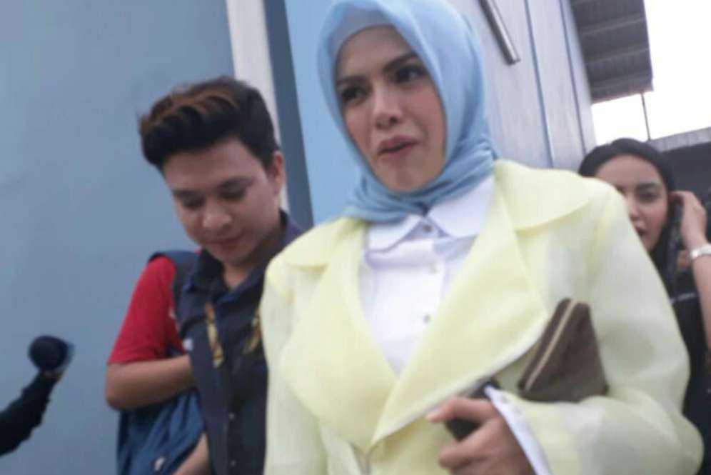 Gaya Hijab Nikita Mirzani Usai Mantap Berhijrah