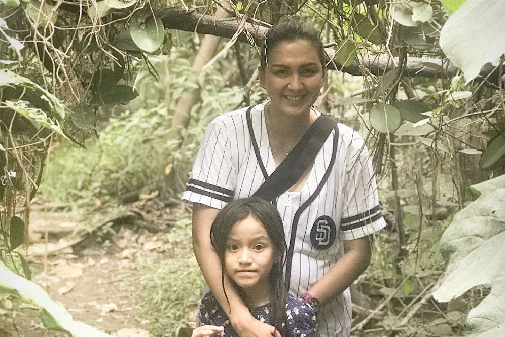Keseruan Keluarga Darius Menjelajah Pulau Anak Krakatau