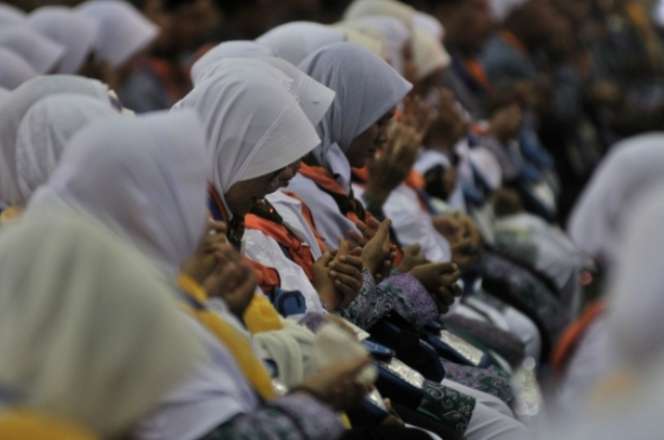 Jemaah Haji Sebelum Diberangkatkan dari Asrama Pondok Gede