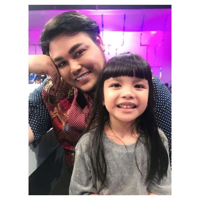 Momen Kedekatan Denada dengan Putrinya