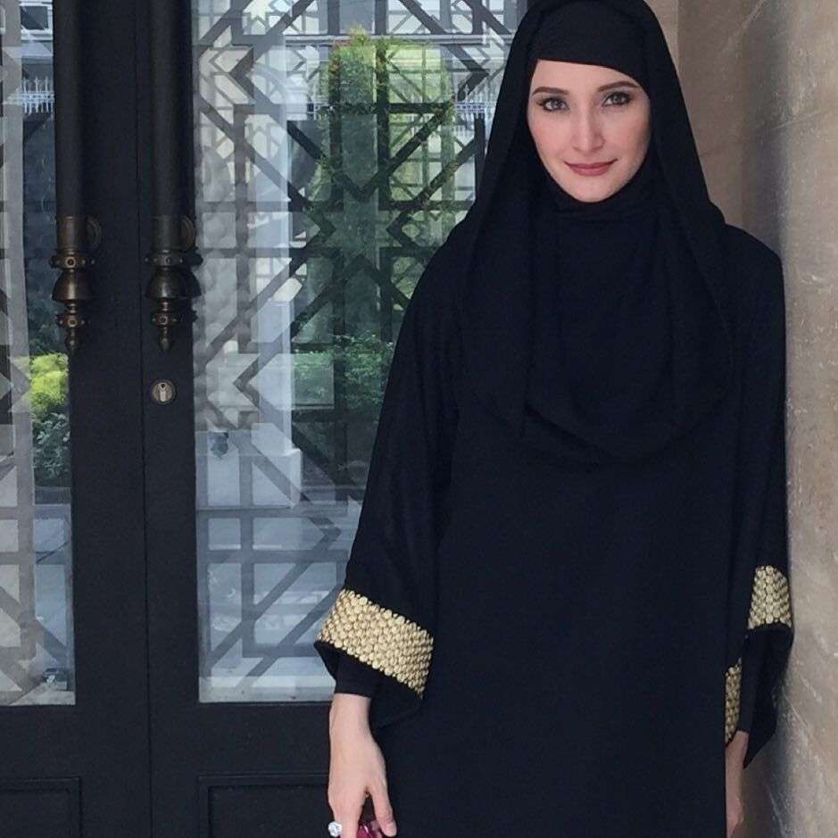 Santun Namun Tetap Keren, Gaya Hijab Inneke Koesherawati