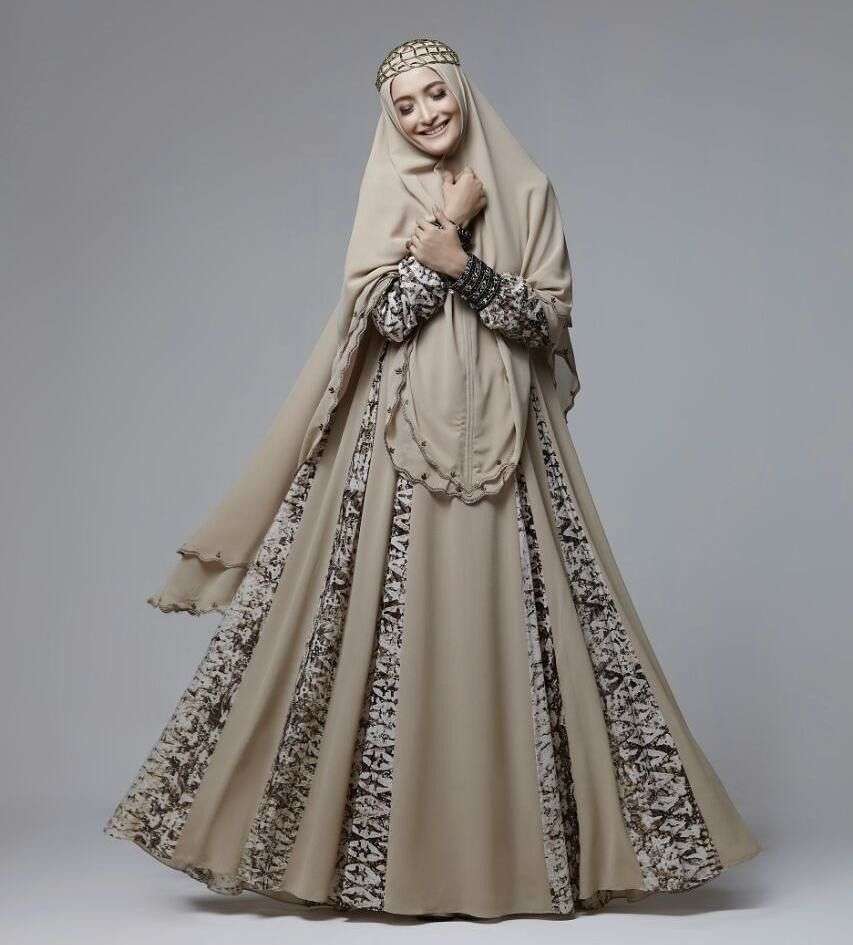 Santun Namun Tetap Keren, Gaya Hijab Inneke Koesherawati