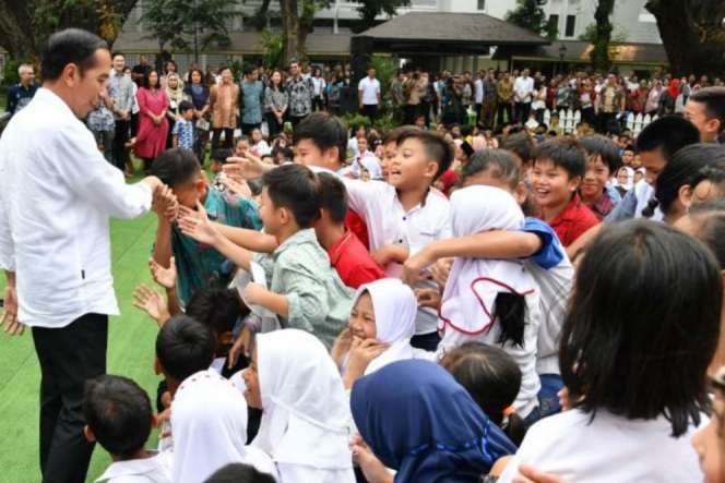 Saat Halaman Belakang Istana 'Disulap' Jadi Tempat Main Anak