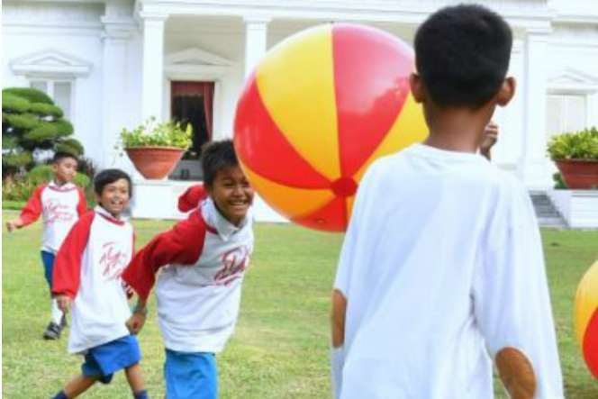 Saat Halaman Belakang Istana 'Disulap' Jadi Tempat Main Anak