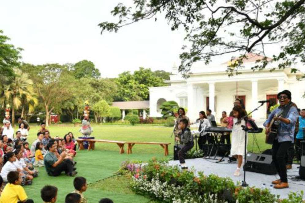 Saat Halaman Belakang Istana 'Disulap' Jadi Tempat Main Anak