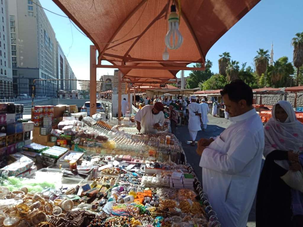 FOTO: Jemaah Haji Indonesia Borong Emas di Madinah