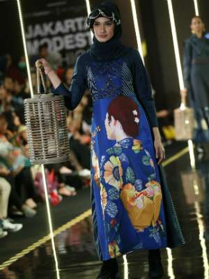 2Madison Tonjolkan Styling Kain Lokal
