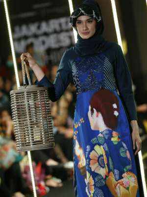 2Madison Tonjolkan Styling Kain Lokal