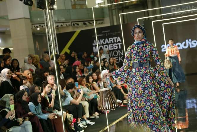 2Madison Tonjolkan Styling Kain Lokal