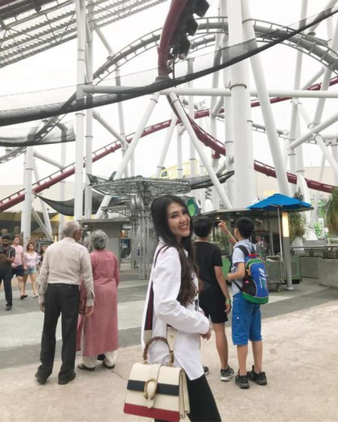 Menghitung Gaya Mewah Via Vallen, dari Sepatu Hingga Tas