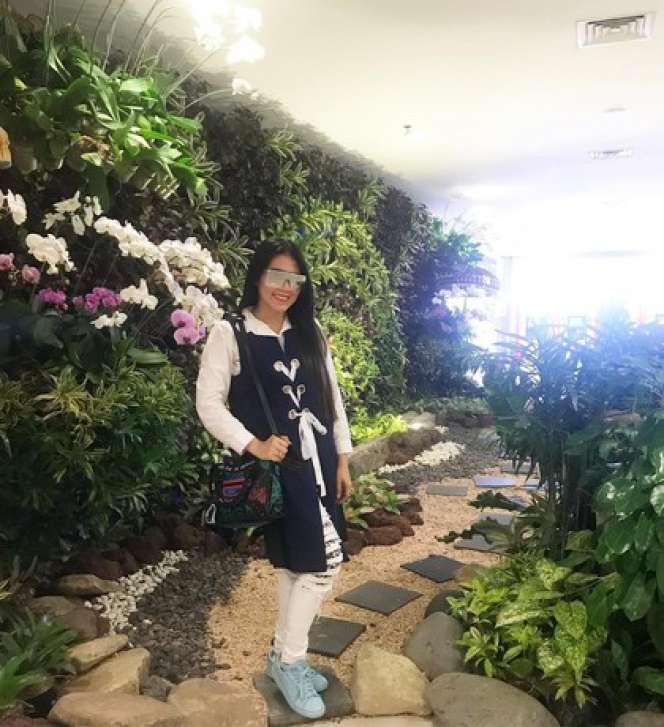 Menghitung Gaya Mewah Via Vallen, dari Sepatu Hingga Tas