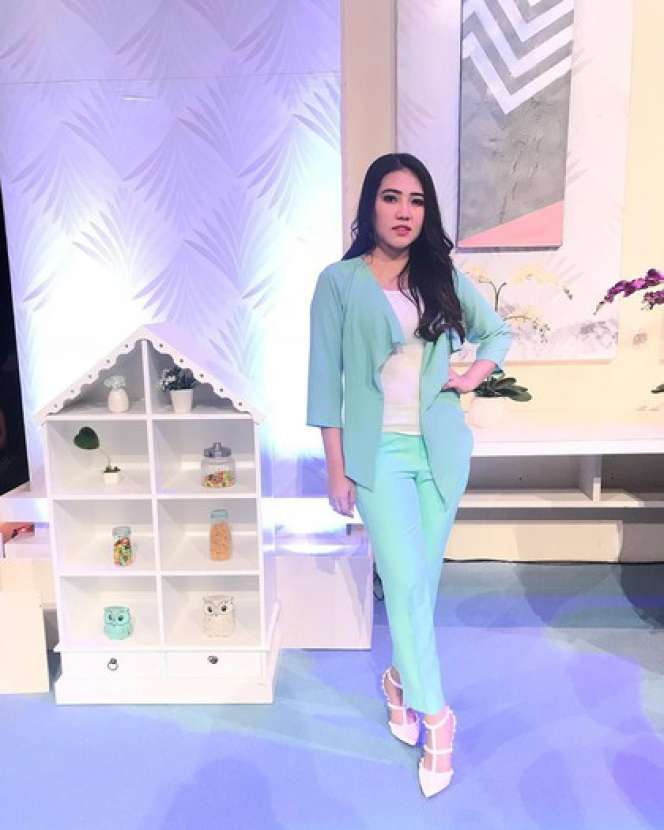 Menghitung Gaya Mewah Via Vallen, dari Sepatu Hingga Tas