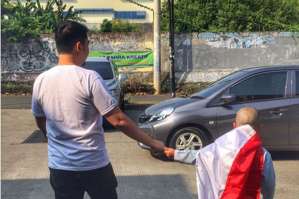 Keharuan Ustaz Solmed Saat Titipkan Putranya ke Pesantren