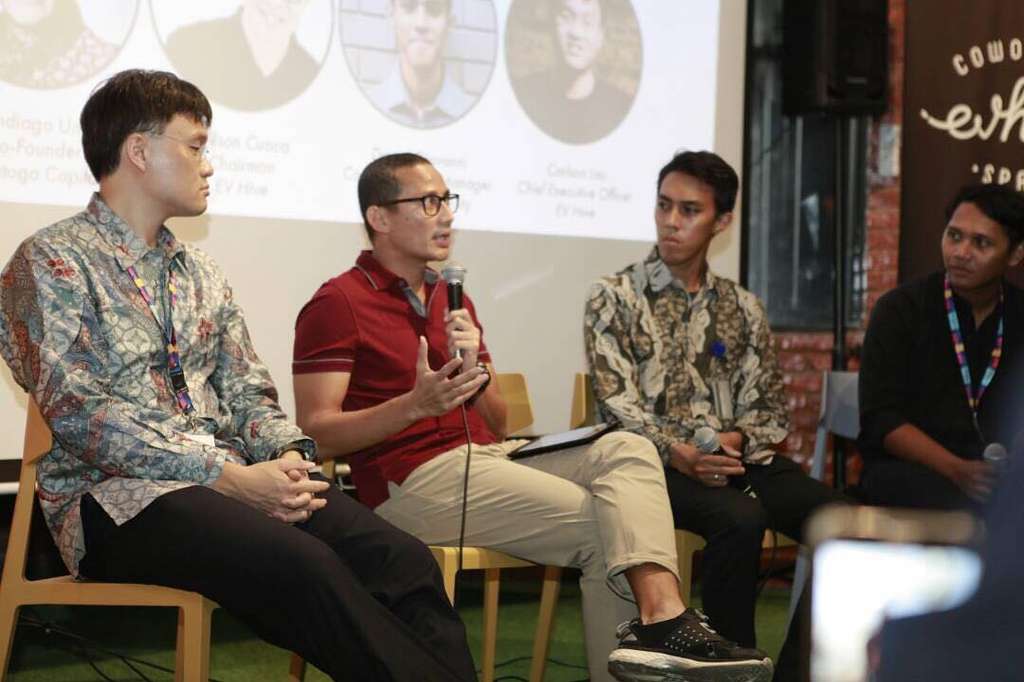 Gaya Bakal Cawapres Sandiaga, dari Sporty Hingga Lipbalm