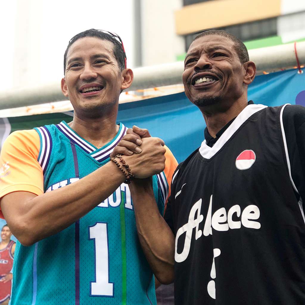 Gaya Bakal Cawapres Sandiaga, dari Sporty Hingga Lipbalm