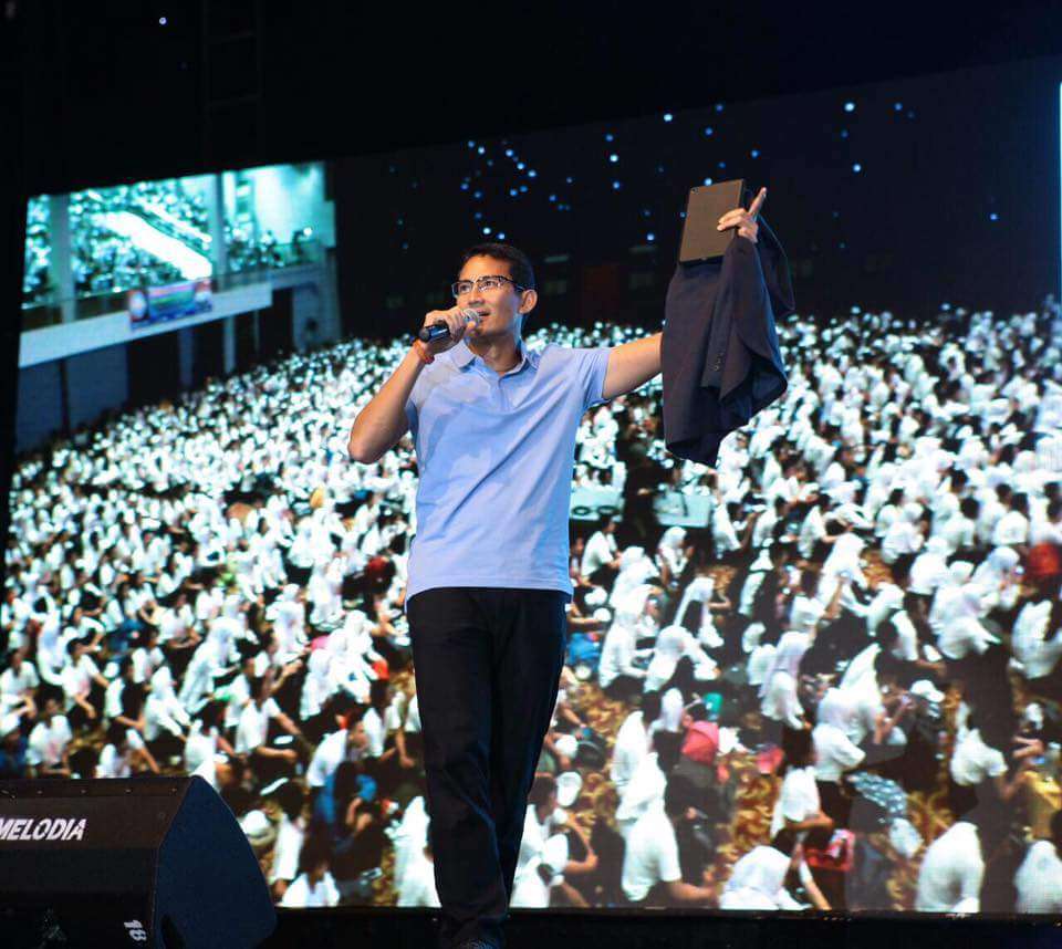 Gaya Bakal Cawapres Sandiaga, dari Sporty Hingga Lipbalm
