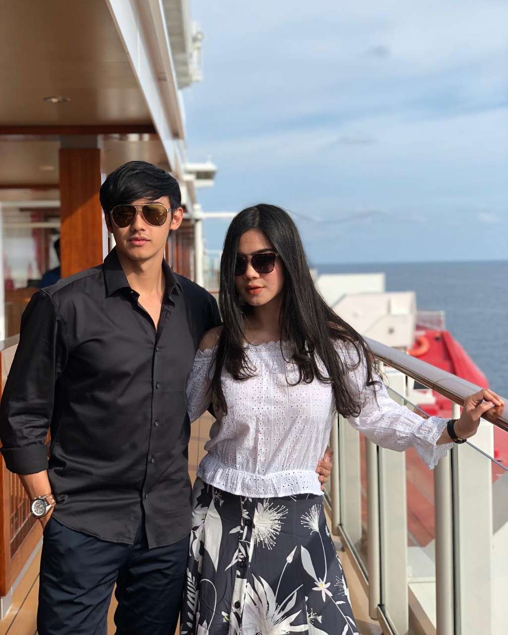 Gaya Pacaran Mewah 4 Pasangan Selebritis, Kelewat Mesra?