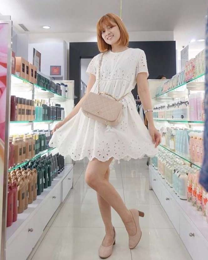 Deretan Artis Bertubuh Mungil yang Selalu Terlihat Awet Muda